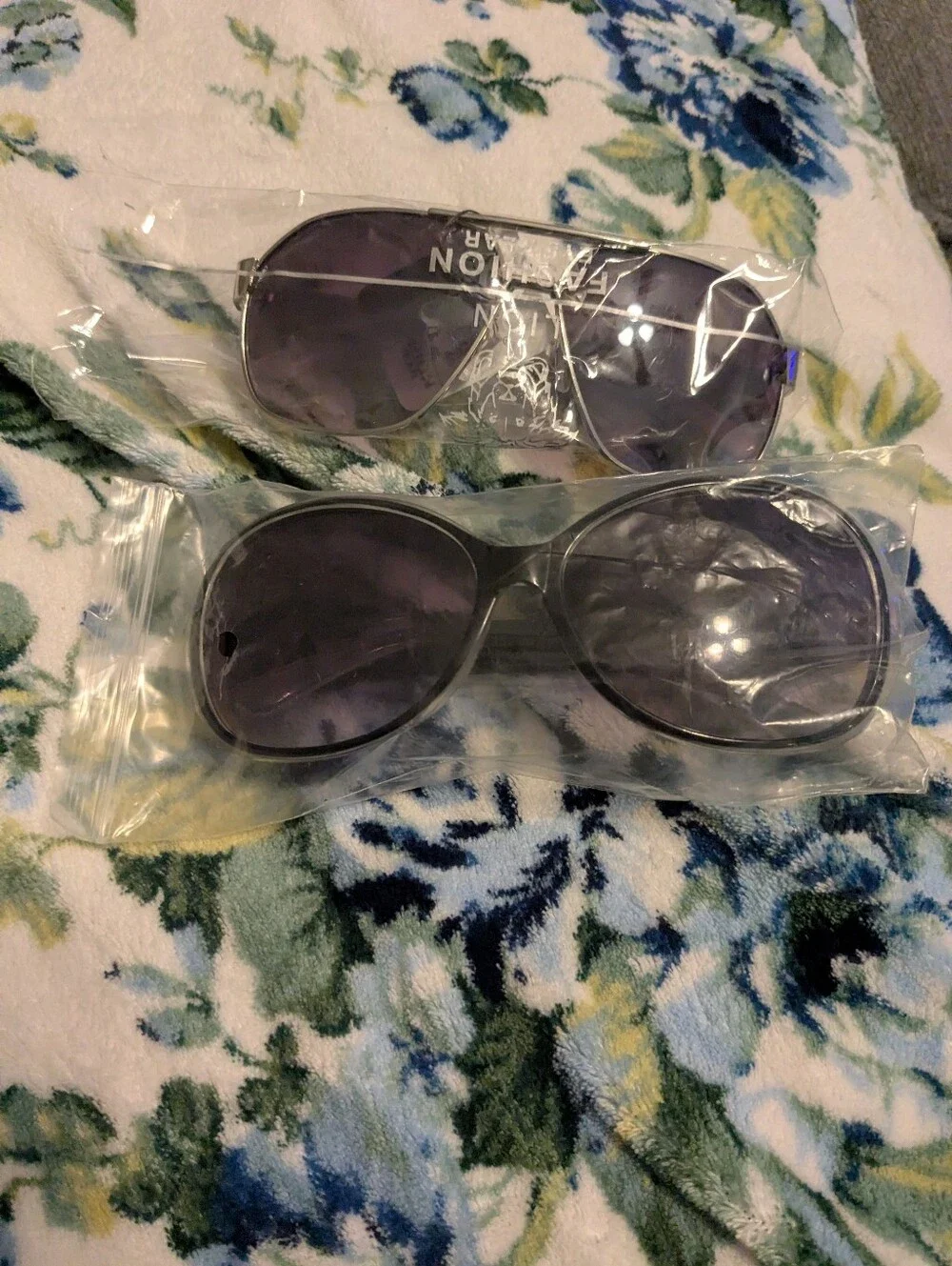 Women’s Black Sunglasses - Classic Oversized Fashion Glasses